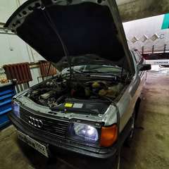 Audi 100 проходит водородную очистку двигателя