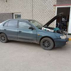 Toyota Carina E проходит водородную очистку двигателя
